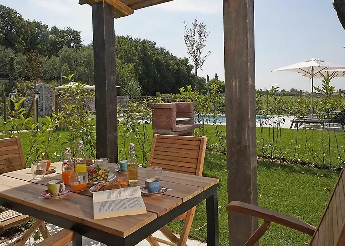 Dogoli Country アパート