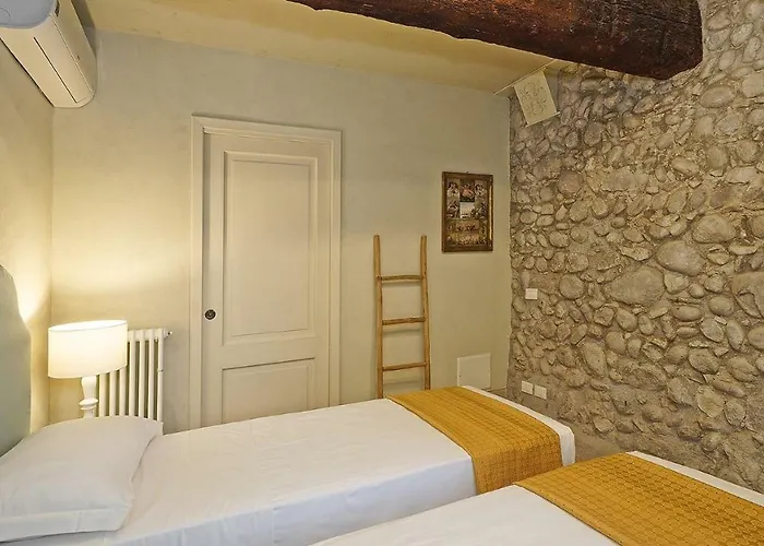 Dogoli Country アパート