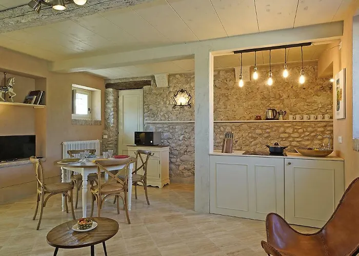 Dogoli Country アパート *